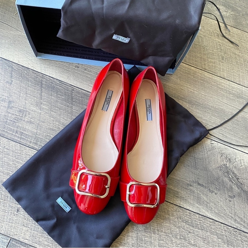 NWT Prada Red Patten Leather Ballet Flats Rounded Toe Gold Buckle Size 41.5